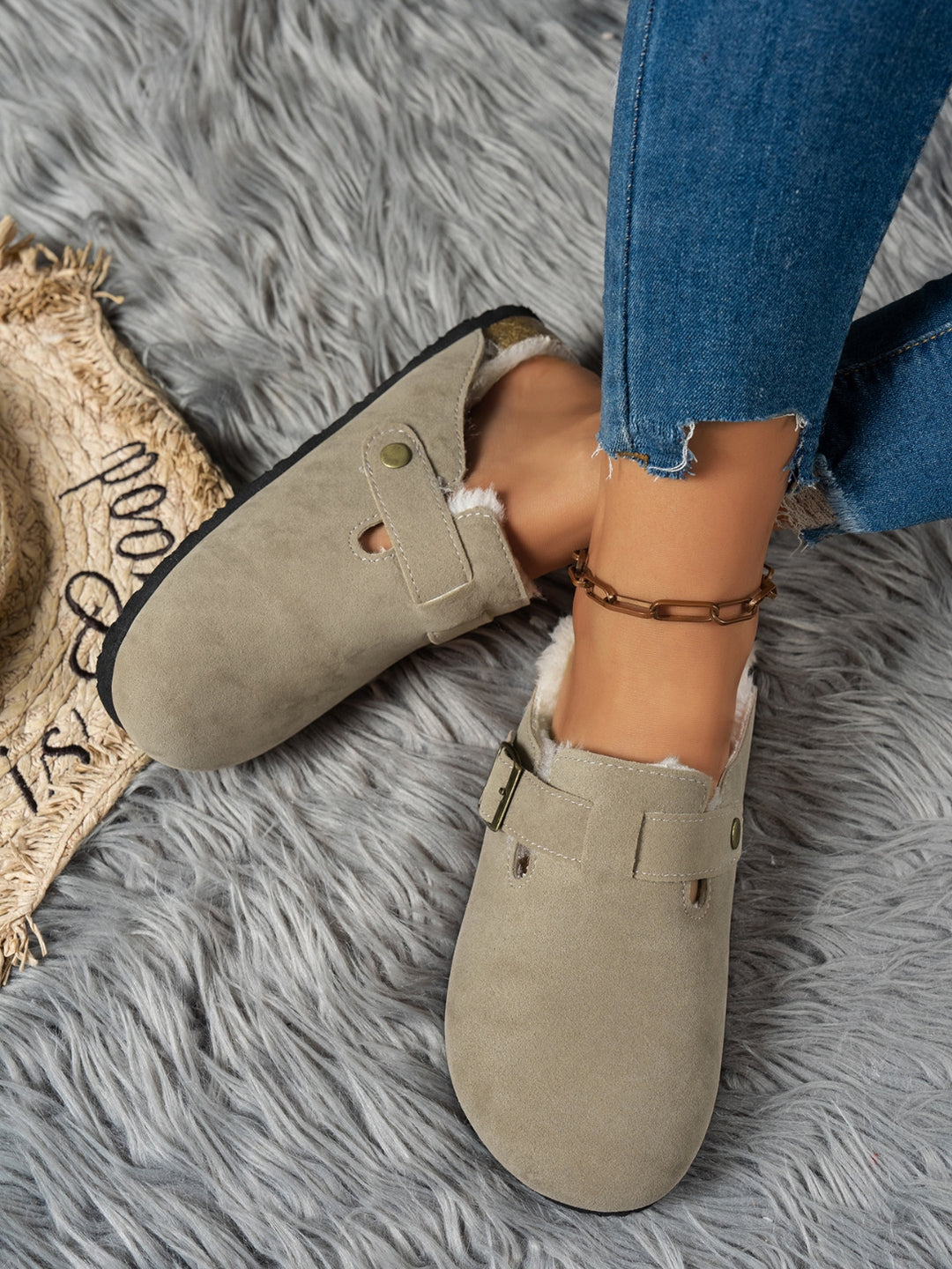 Suede Round Toe Slippers