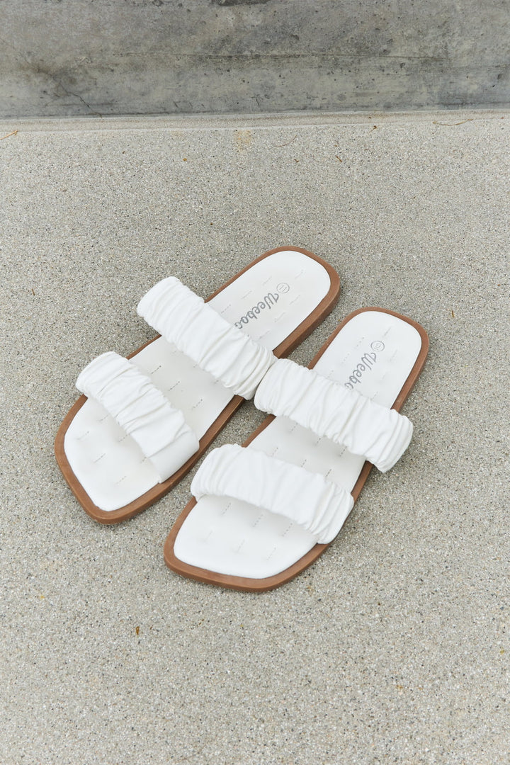 Weeboo Scrunch Sandal in White